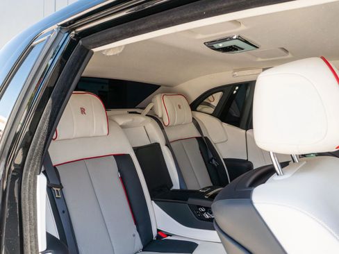 Used 2024 Rolls-Royce Phantom Sedan w/ The Phantom Package RWD image 73