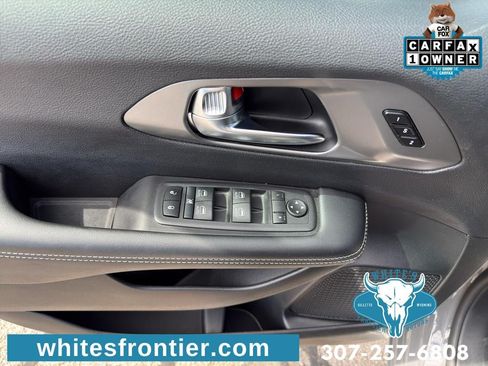 Used 2025 Chrysler Pacifica Select FWD image 17