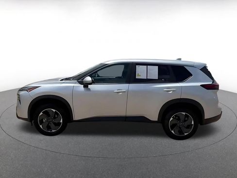 Used 2025 Nissan Rogue SV FWD image 9