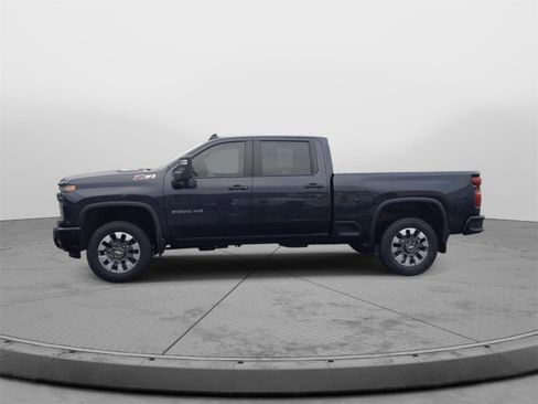 Used 2024 Chevrolet Silverado 2500 Custom w/ Custom Value Package image 2