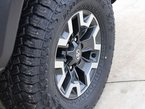 Used 2023 Toyota Tacoma TRD Off-Road AWD/4WD image 37