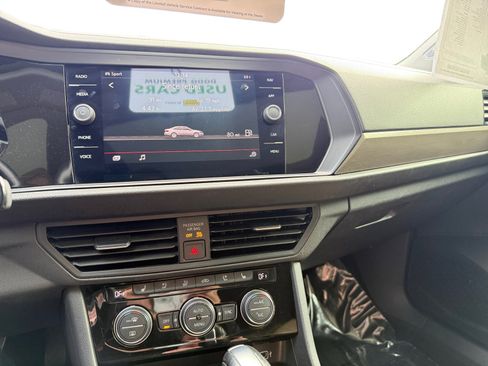 Used 2019 Volkswagen Jetta SEL Premium image 12