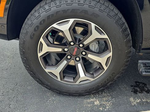 Used 2025 GMC Yukon AT4 Ultimate w/ LPO, Floor Liner Package image 32