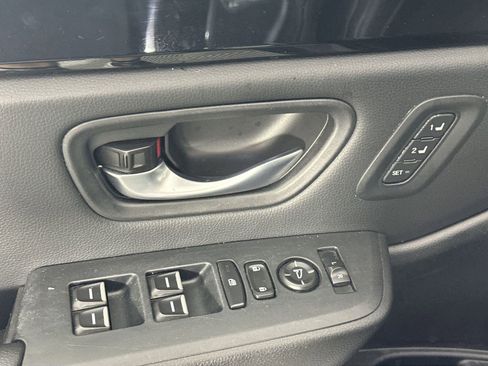 Used 2024 Honda Pilot Touring image 13