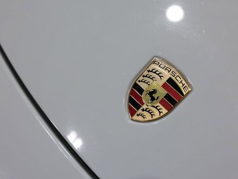 Used 2018 Porsche 911 Targa 4S image 10