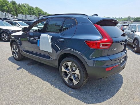 New 2026 Volvo XC40 B5 Core w/ Climate Package image 3