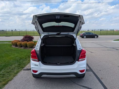 Used 2019 Chevrolet Trax LT w/ LT Convenience Package FWD image 8