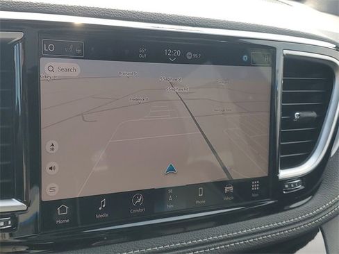 New 2026 Chrysler Pacifica Limited w/ Trailer Tow Group image 27