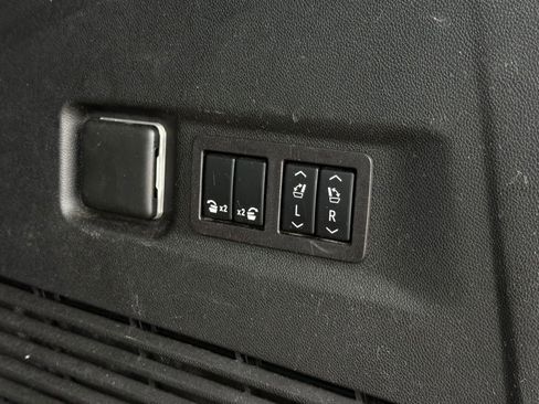 Used 2023 Chevrolet Suburban Premier RWD image 56