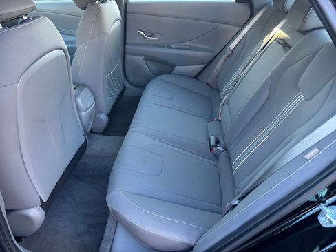 Used 2025 Hyundai Elantra SEL image 22