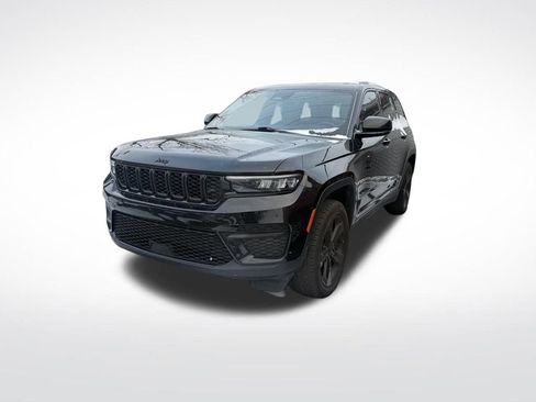 Used 2022 Jeep Grand Cherokee Altitude image 6
