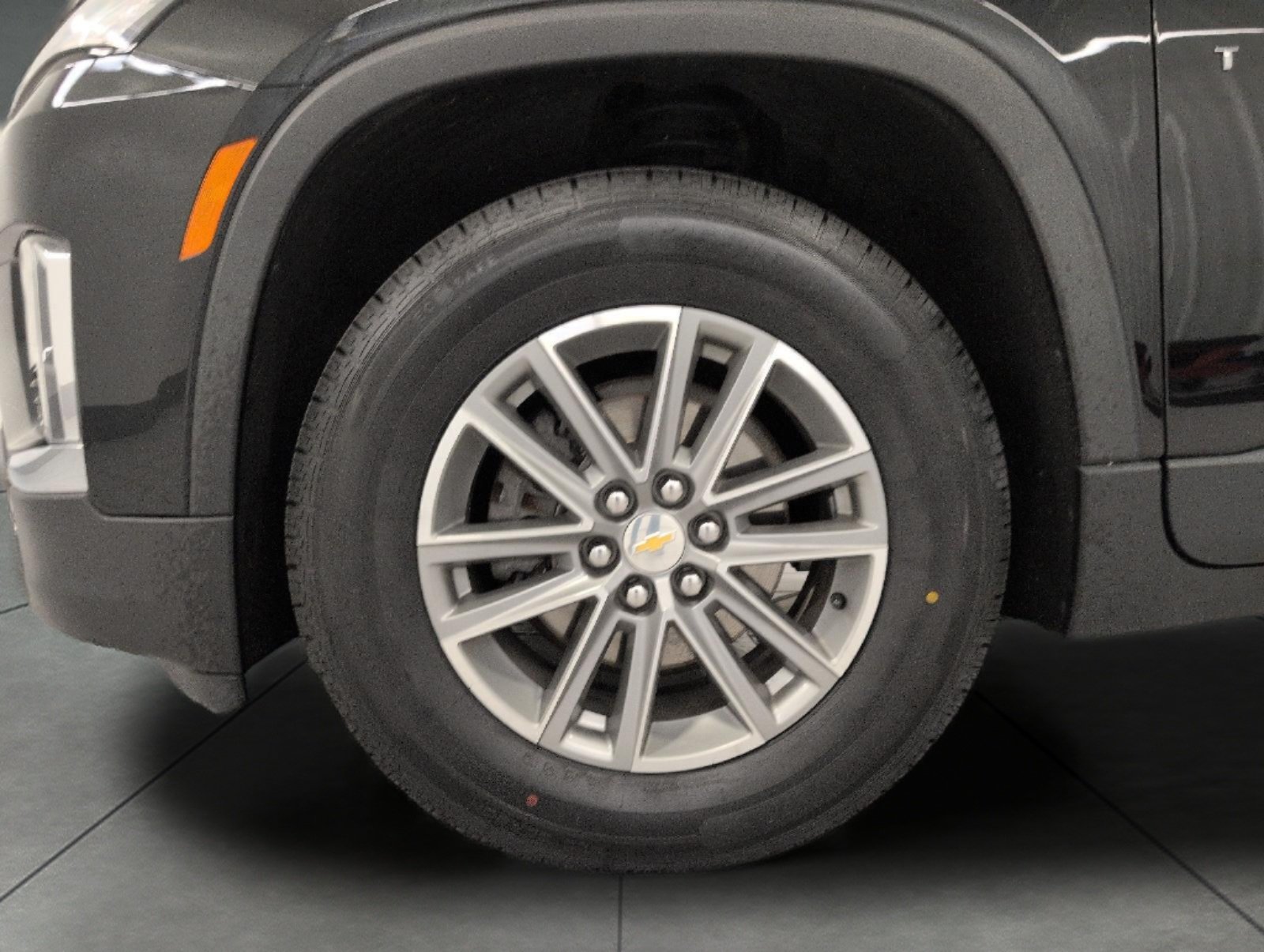 Used 2023 Chevrolet Traverse LT w/ LPO, Floor Liner Package AWD/4WD image 3