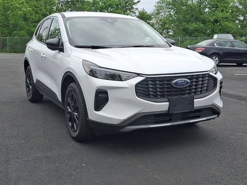 Certified 2023 Ford Escape Active AWD/4WD image 2