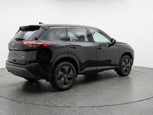 Used 2025 Nissan Rogue SV image 9