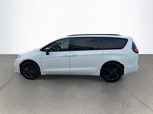 New 2026 Chrysler Pacifica Select w/ S Appearance Package FWD image 7
