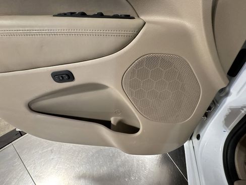 Used 2014 Jeep Grand Cherokee Overland w/ Advanced Technology Group image 22