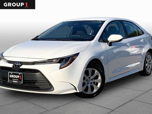 Used 2025 Toyota Corolla LE FWD image 1