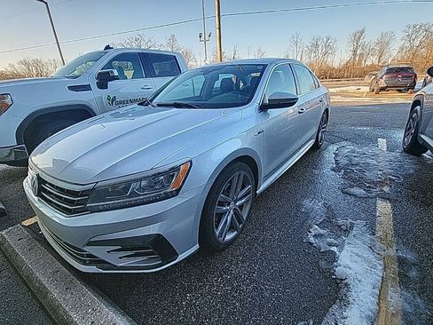 Used 2019 Volkswagen Passat 2.0T SE R-Line image 4