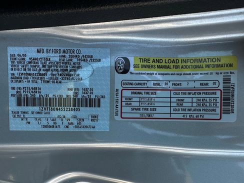 Used 2005 Ford Mustang Coupe image 32