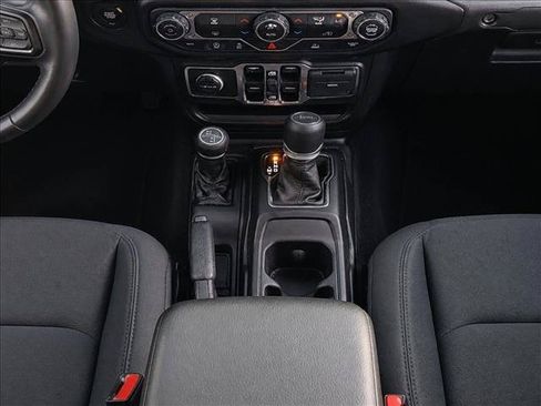 Used 2021 Jeep Gladiator Sport AWD/4WD image 18