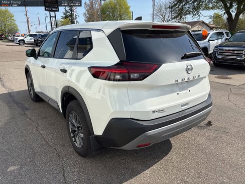 Used 2022 Nissan Rogue S FWD image 7