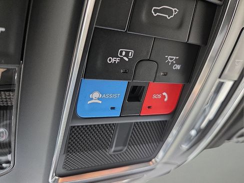 New 2025 Jeep Grand Cherokee L Laredo image 22