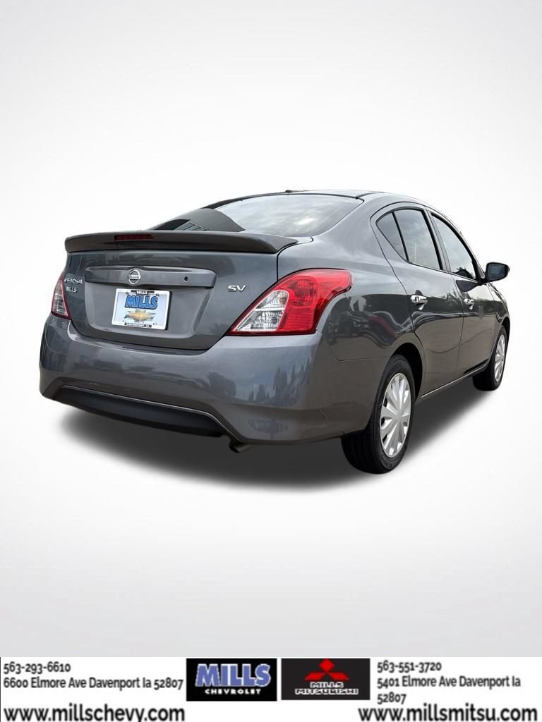 Used 2018 Nissan Versa SV FWD image 5