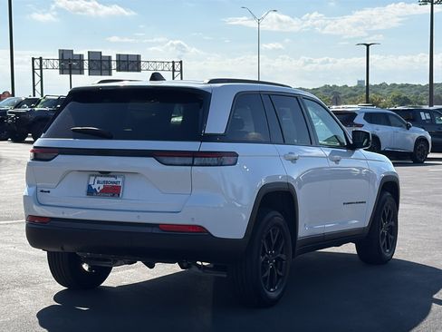 New 2026 Jeep Grand Cherokee Altitude AWD/4WD image 5