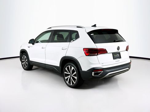 Used 2024 Volkswagen Taos SE image 5