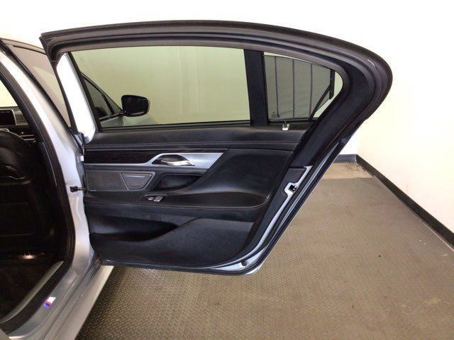 Used 2018 BMW 750i RWD image 13