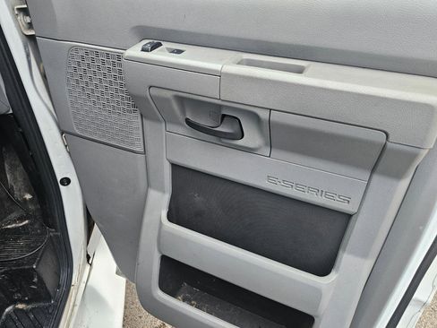 Used 2010 Ford E-350 and Econoline 350 Super Duty image 15