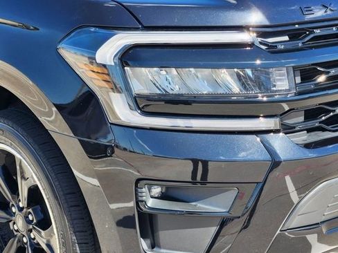 Used 2024 Ford Expedition Limited AWD/4WD image 9