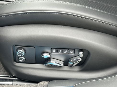 New 2026 Bentley Flying Spur V8 AWD/4WD image 15