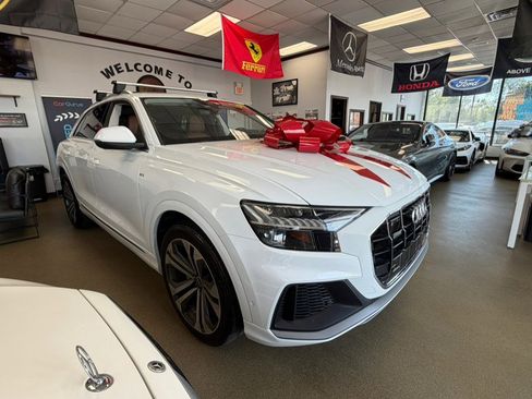 Used 2021 Audi Q8 Prestige w/ Prestige Package AWD/4WD image 3