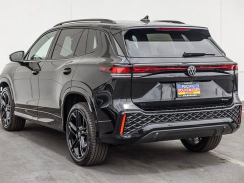 New 2026 Volkswagen Tiguan SE R-Line image 3