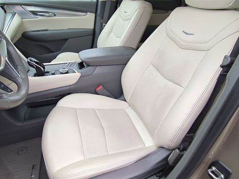 Certified 2023 Cadillac XT5 Premium Luxury image 16