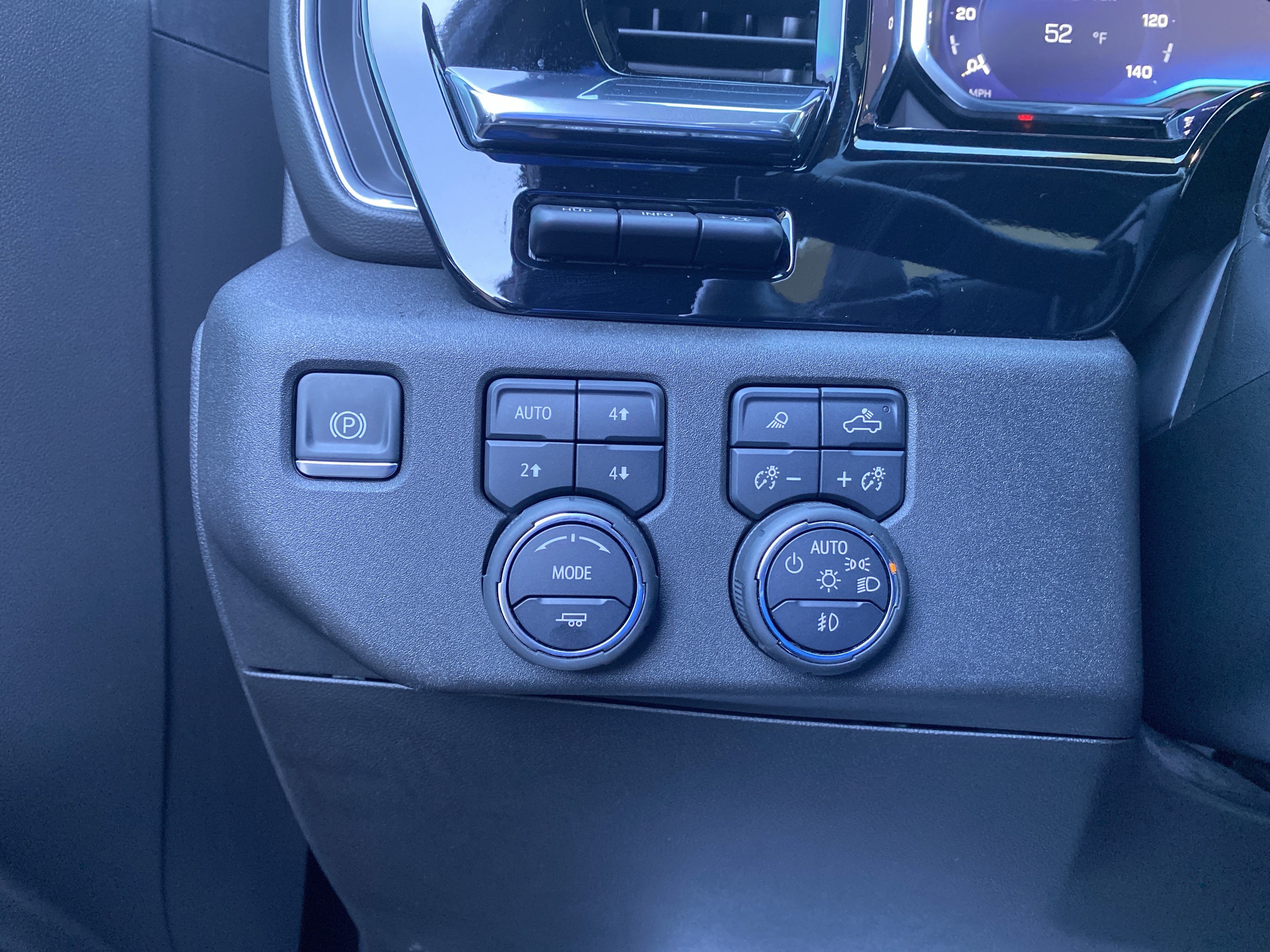 Used 2025 Chevrolet Silverado 1500 High Country w/ Midnight Edition AWD/4WD image 16