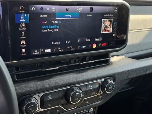 Used 2024 Jeep Wrangler Unlimited image 16