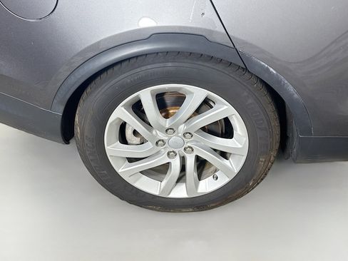 Used 2018 Land Rover Discovery HSE image 33