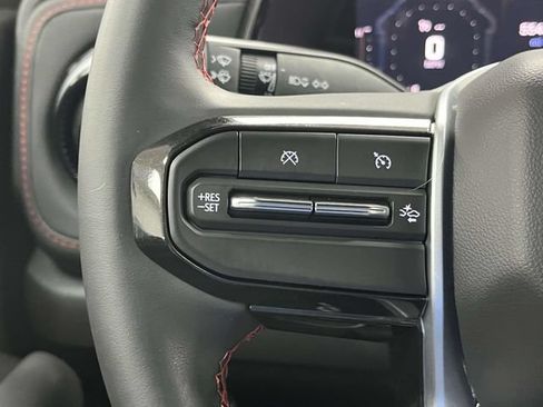 Used 2025 Chevrolet Colorado Z71 AWD/4WD image 33