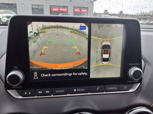 Used 2023 Nissan Sentra SR w/ SR Premium Package image 18