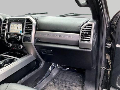 Used 2019 Ford F250 Platinum w/ Platinum Ultimate Package image 16