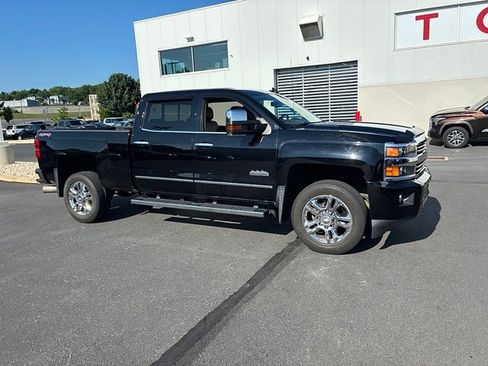 Used 2016 Chevrolet Silverado 2500 High Country w/ Duramax Plus Package AWD/4WD image 4