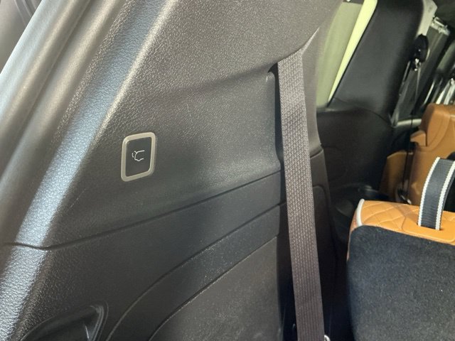 Used 2023 Chrysler Pacifica Pinnacle FWD image 13