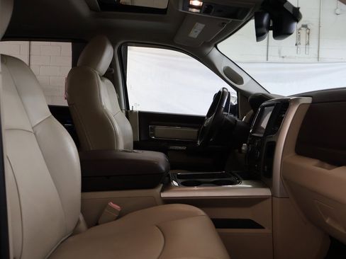 Used 2016 RAM 1500 Laramie w/ Convenience Group image 10