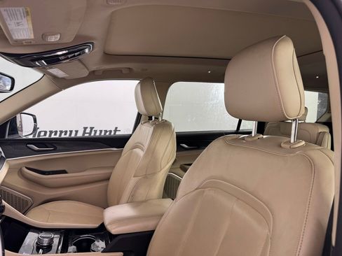 Used 2022 Jeep Grand Cherokee L Limited AWD/4WD image 5