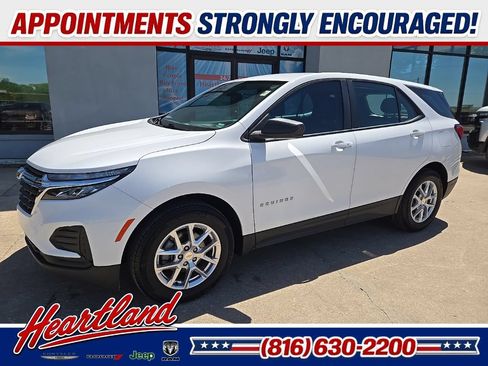 Used 2023 Chevrolet Equinox LS FWD image 3
