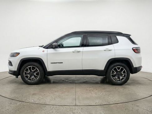 Used 2025 Jeep Compass Trailhawk AWD/4WD image 5