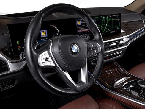 Used 2024 BMW X7 xDrive40i w/ Premium Package AWD/4WD image 33