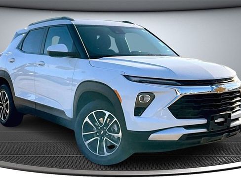 Used 2024 Chevrolet TrailBlazer LT image 3